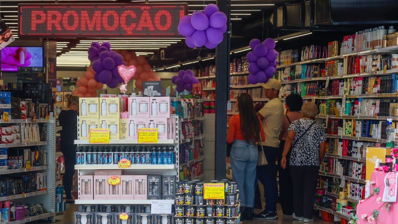 Paraná cresce em abertura de empresas e supera todos os meses de 2024