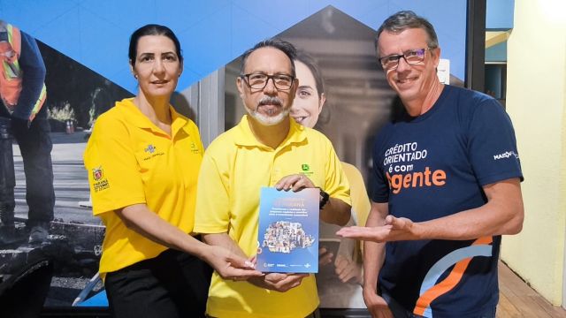 Empreendedores de Foz do Iguaçu ganham destaque em livro estadual sobre microcrédito